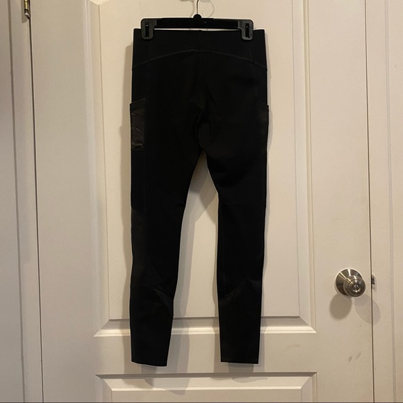 Spanx Every.Wear Gloss Pocket Leggings - Picture 5 of 6